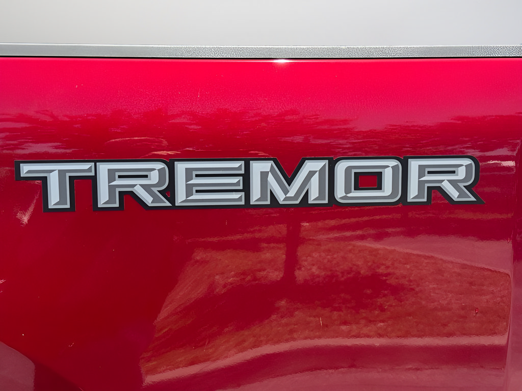 Used 2026 Ford F350 XLT w/ XLT Premium Package AWD/4WD image 4