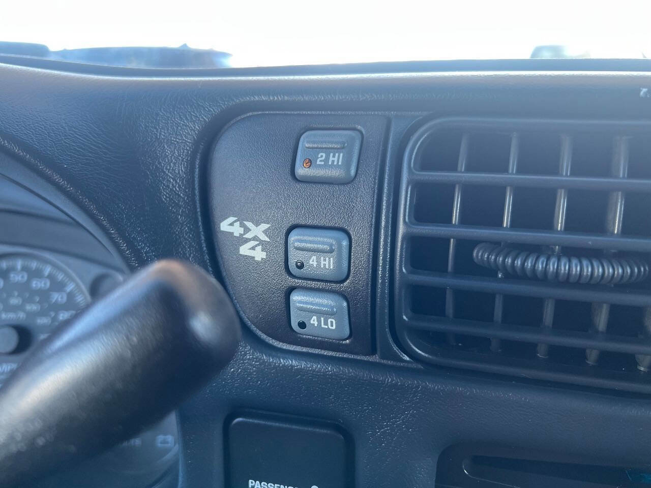 Used 2001 GMC Sonoma SLS w/ Super Spec Pkg 1 image 16