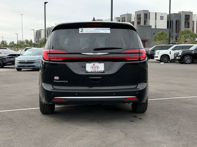 Used 2024 Chrysler Pacifica Touring-L image 5