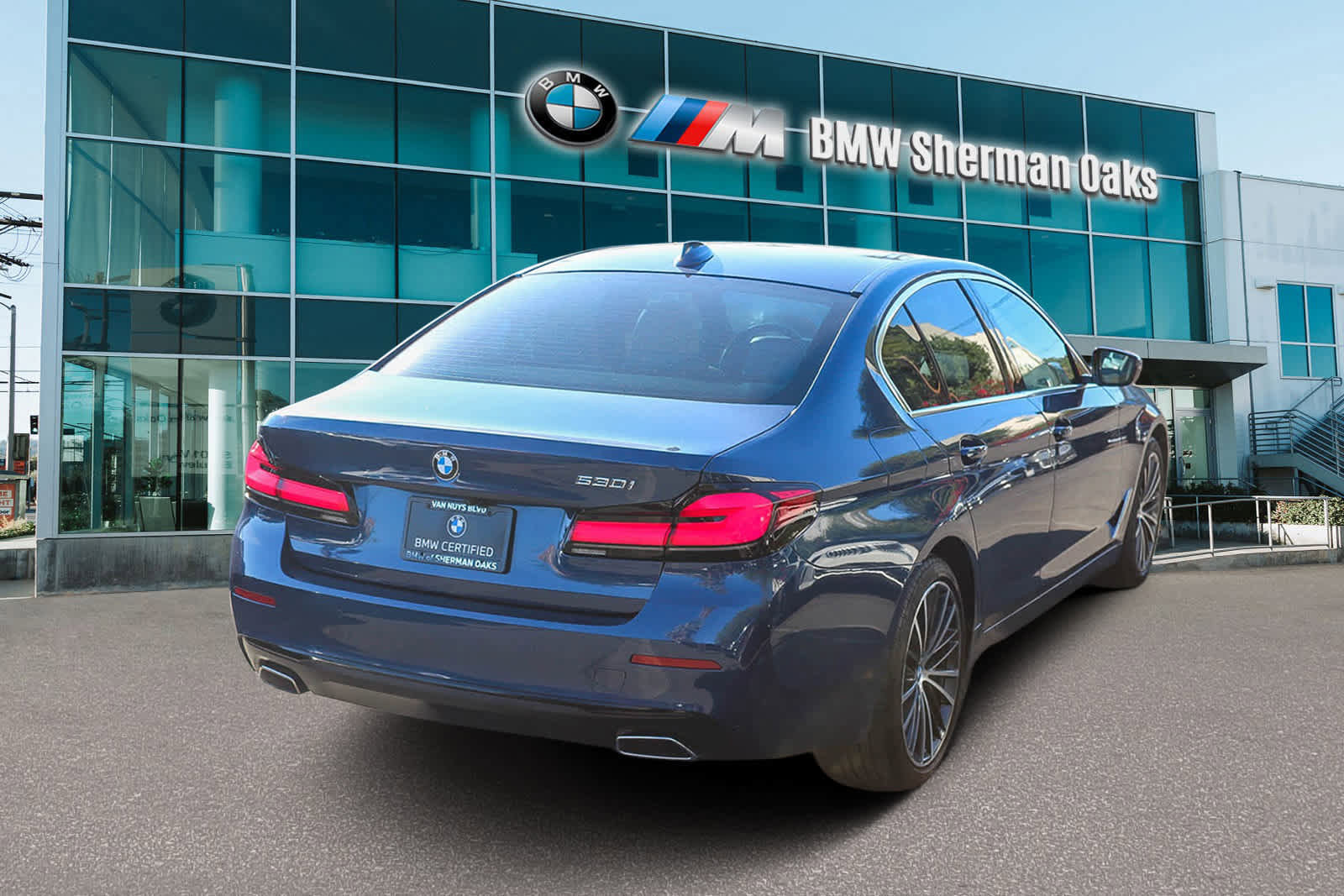 Certified 2023 BMW 530i w/ Premium Package image 4