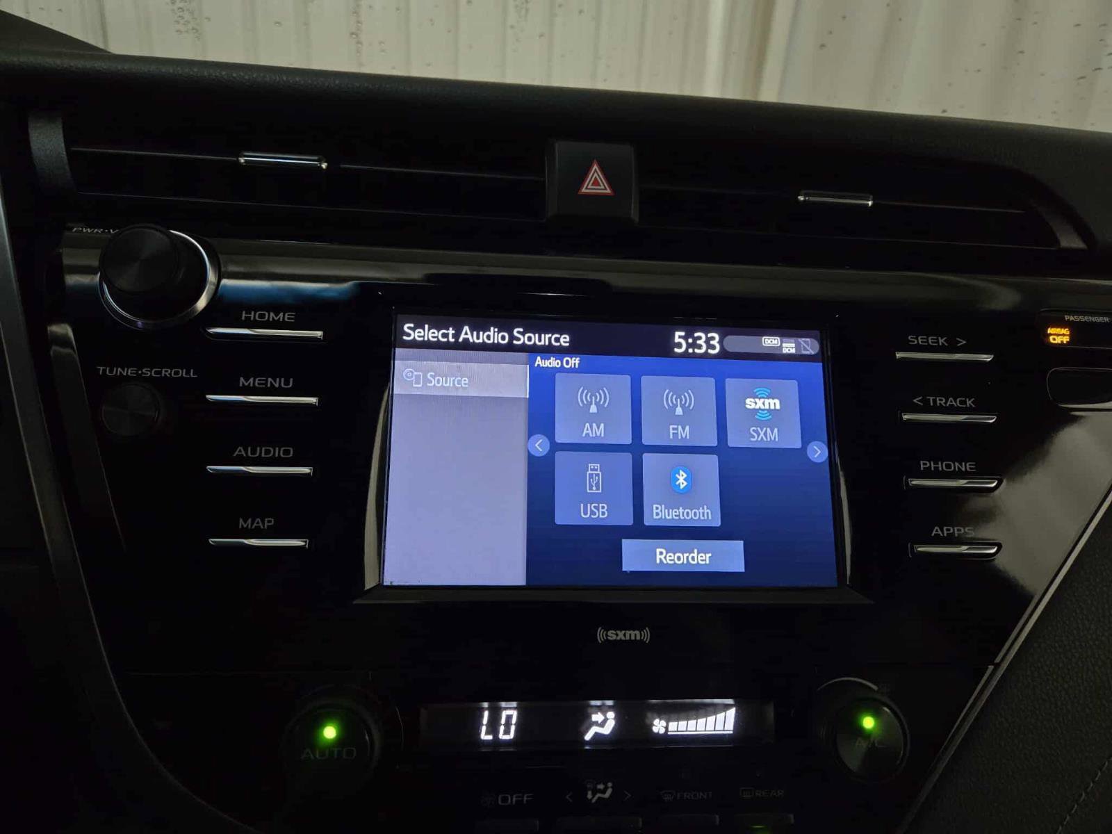 Used 2020 Toyota Camry SE image 34