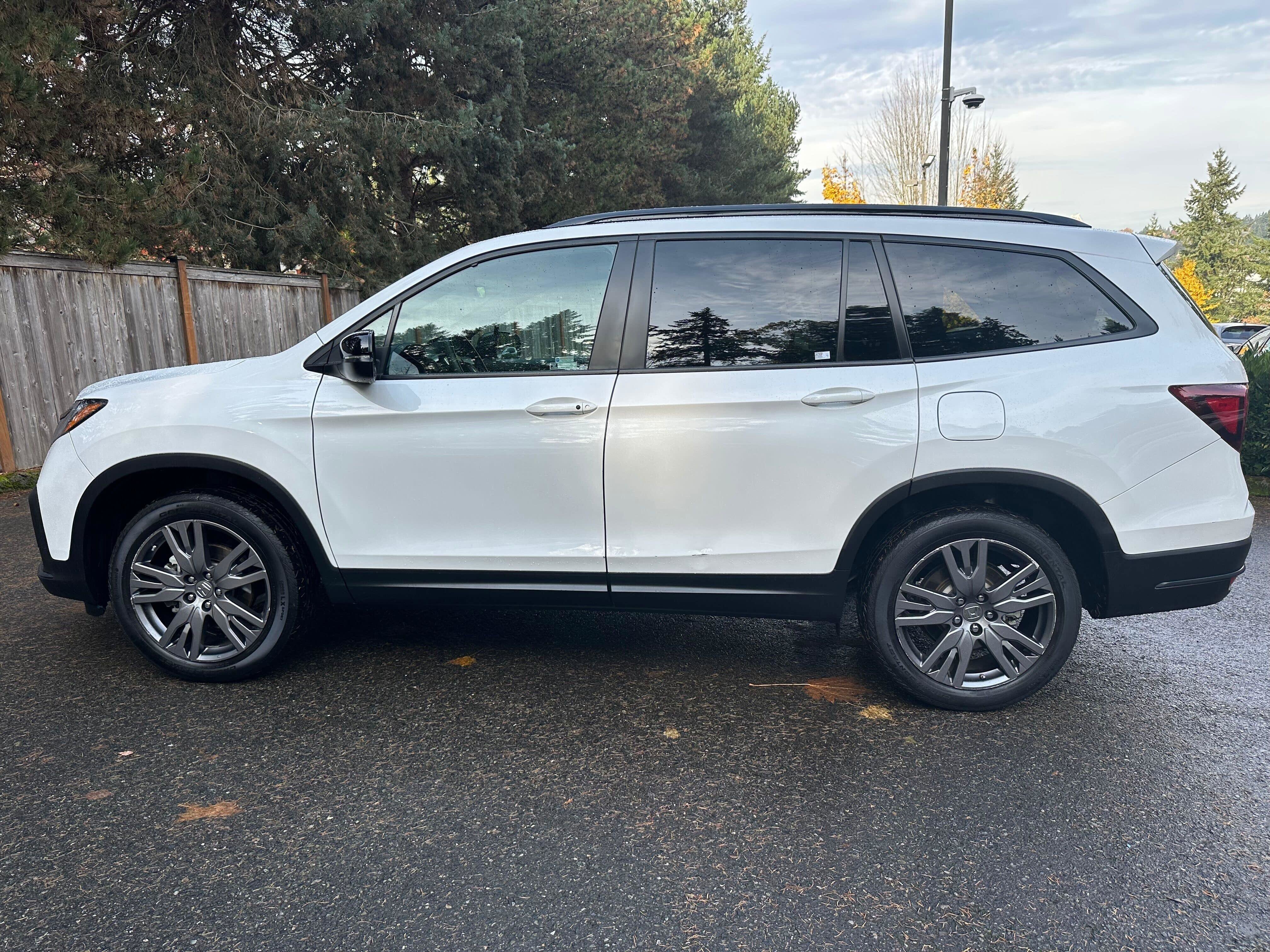 Used 2022 Honda Pilot Sport image 4