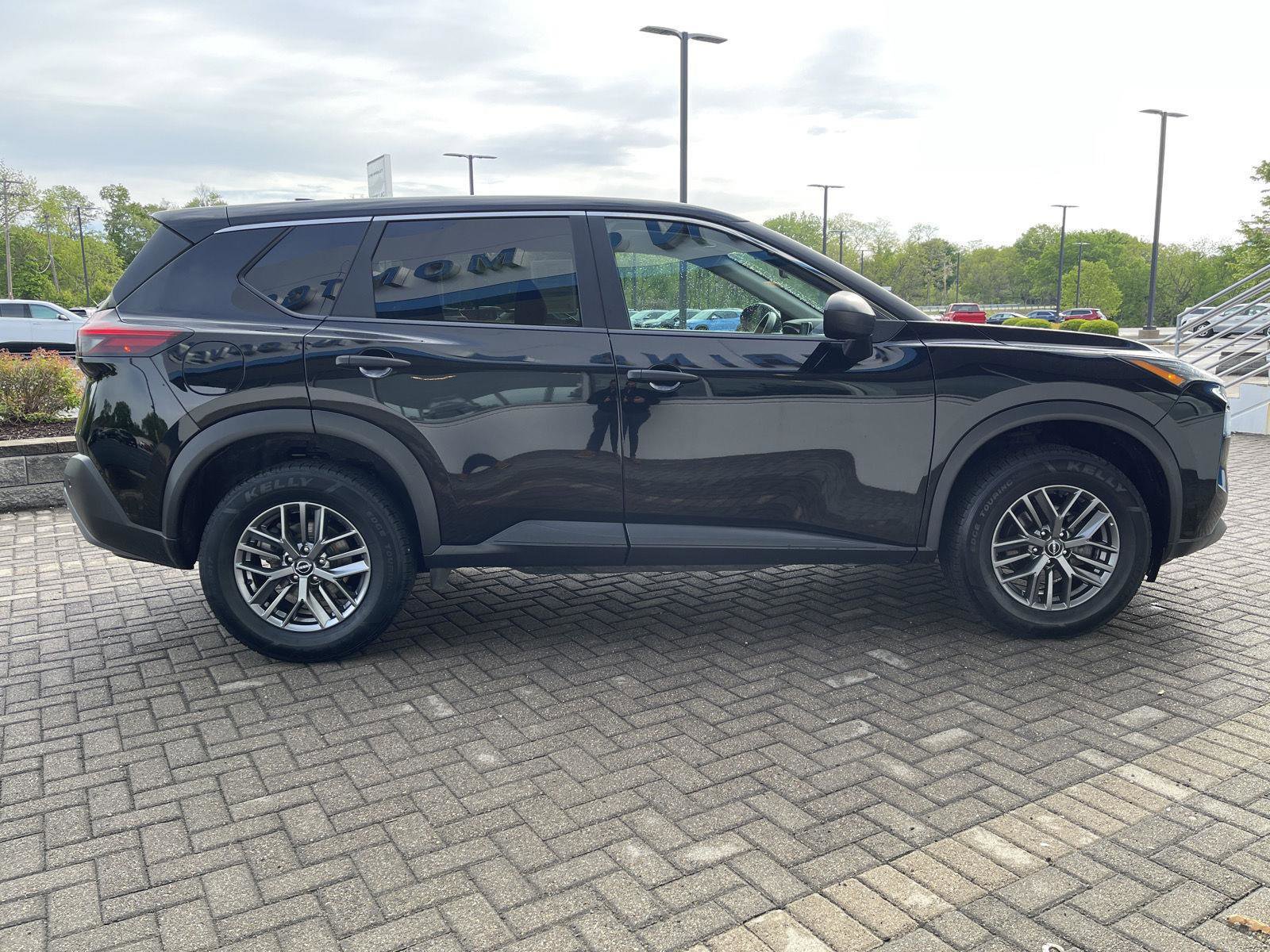 Used 2023 Nissan Rogue S AWD/4WD image 6