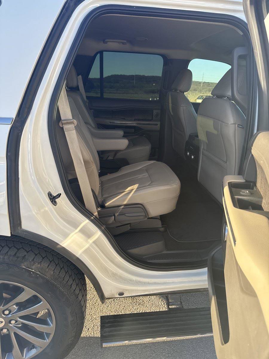 Used 2021 Ford Expedition Limited image 13