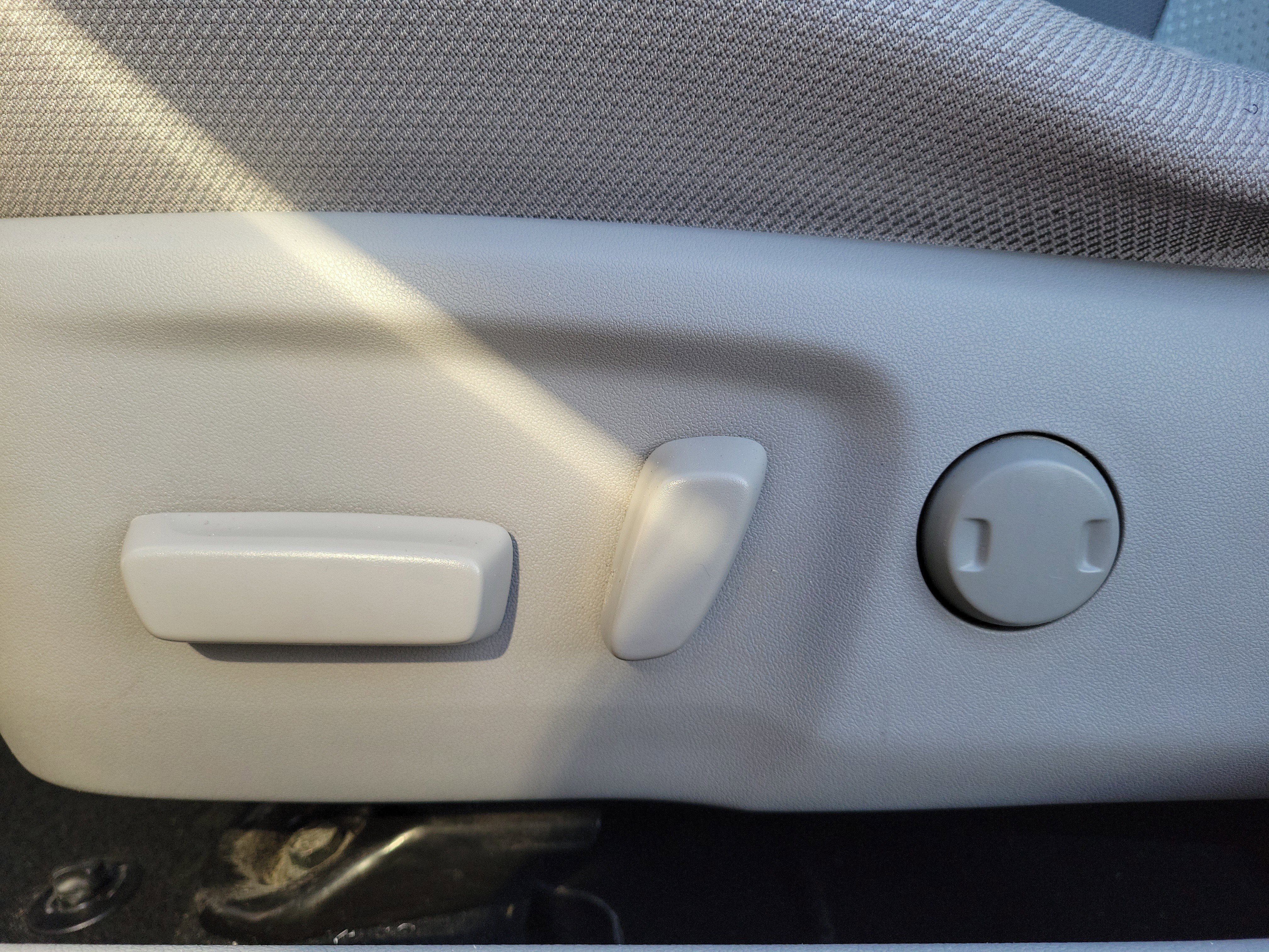 Used 2013 Toyota Camry LE image 18