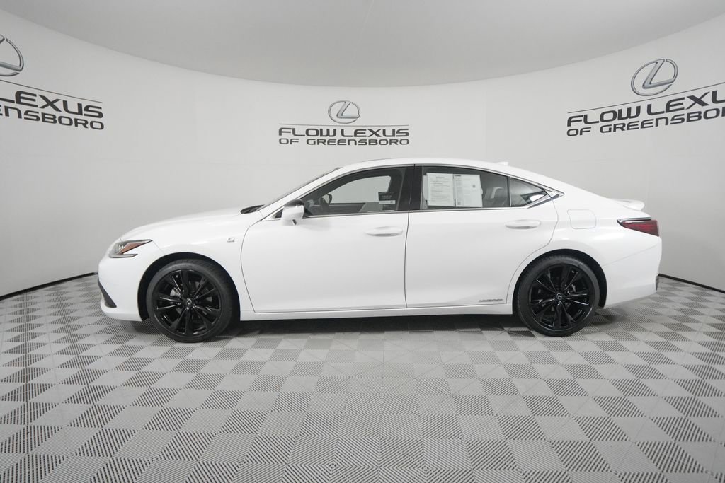 Certified 2022 Lexus ES 300h F Sport w/ Accessory Package image 4