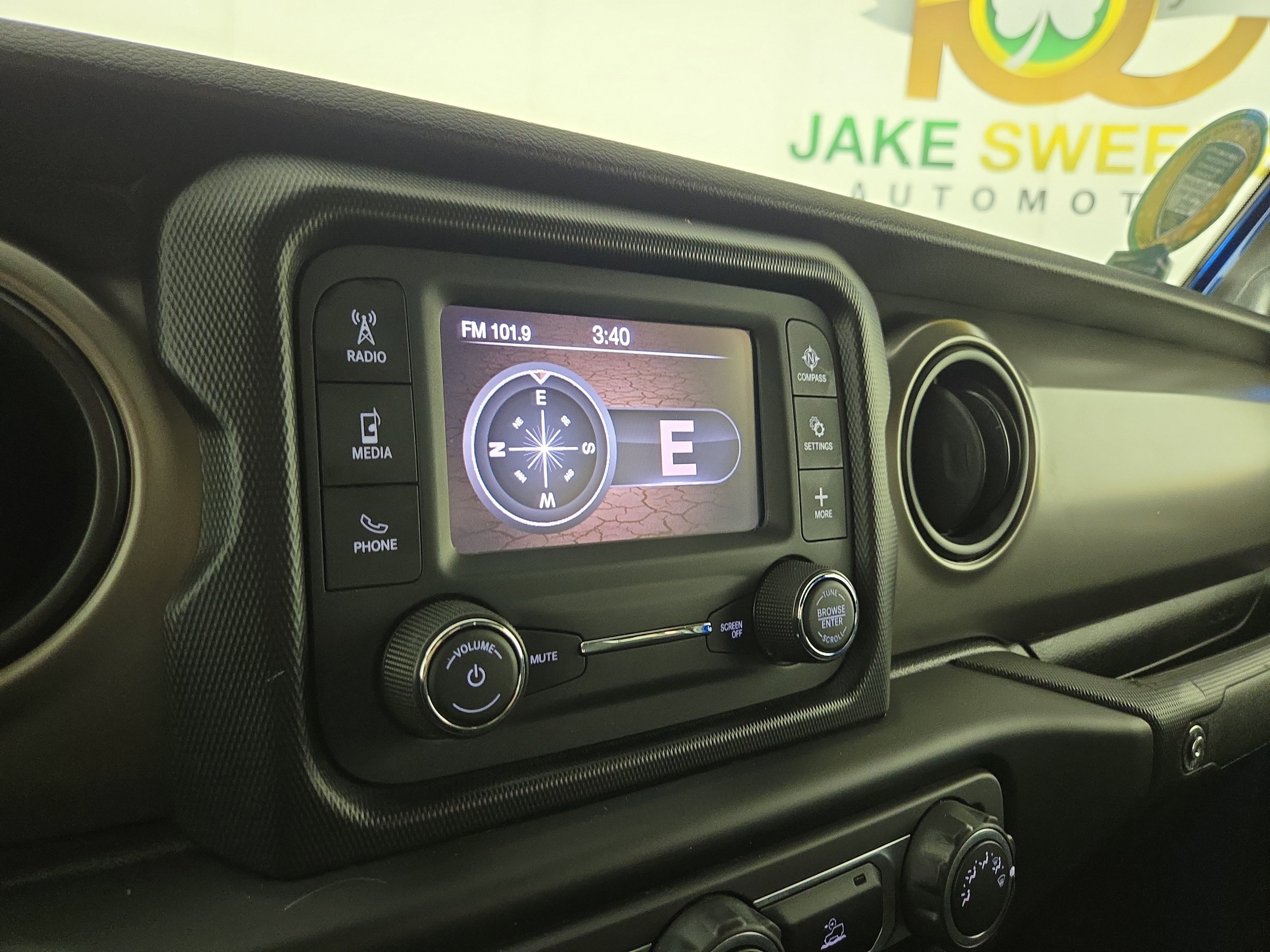 Used 2021 Jeep Gladiator Sport image 20