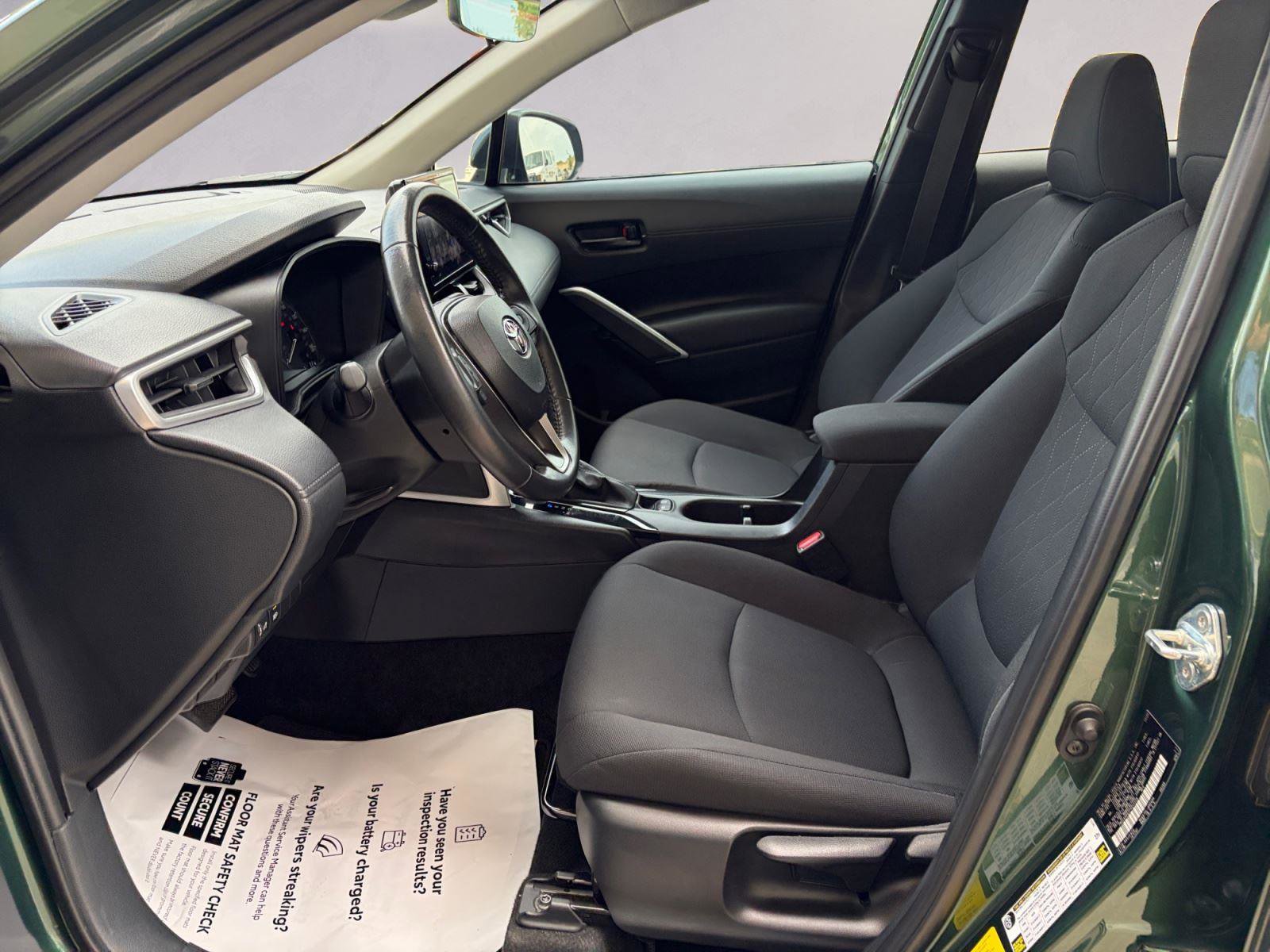 Used 2023 Toyota Corolla Cross LE image 9