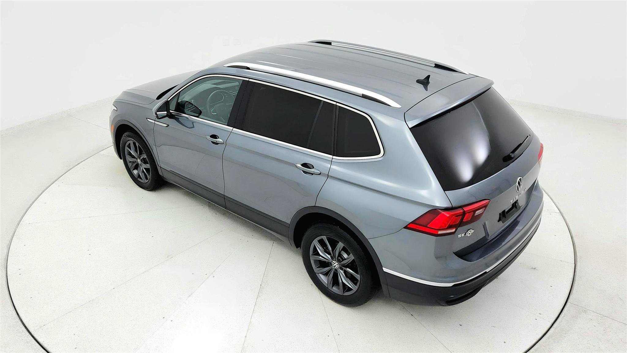 Used 2024 Volkswagen Tiguan SE image 15