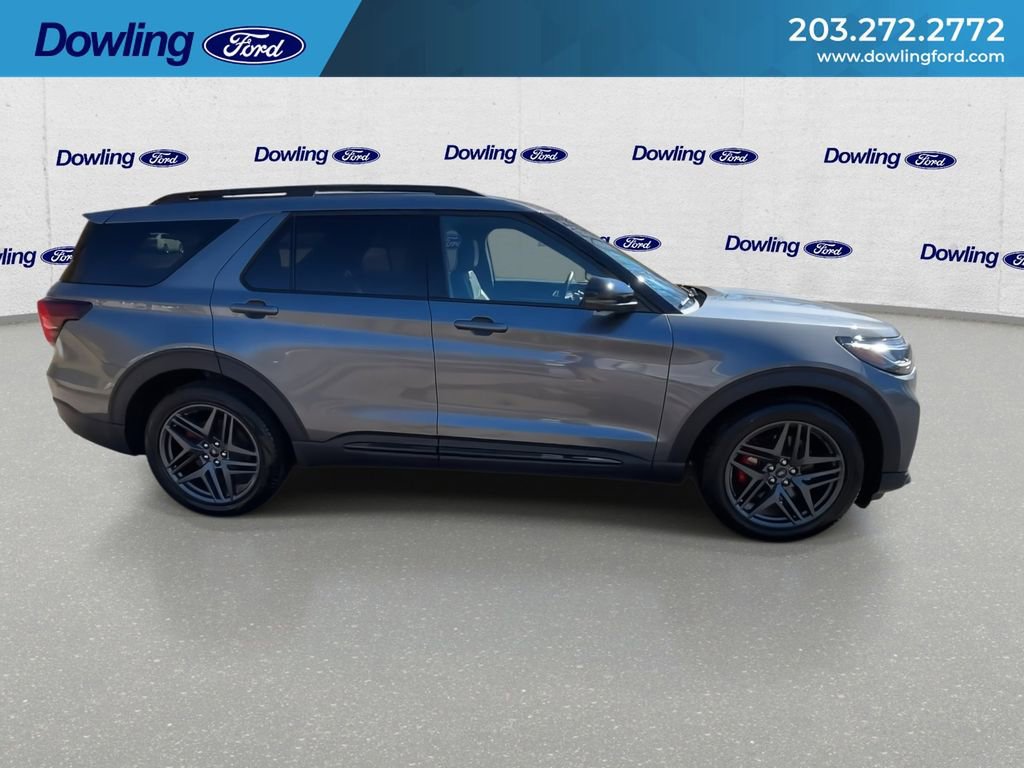 Used 2025 Ford Explorer ST image 5
