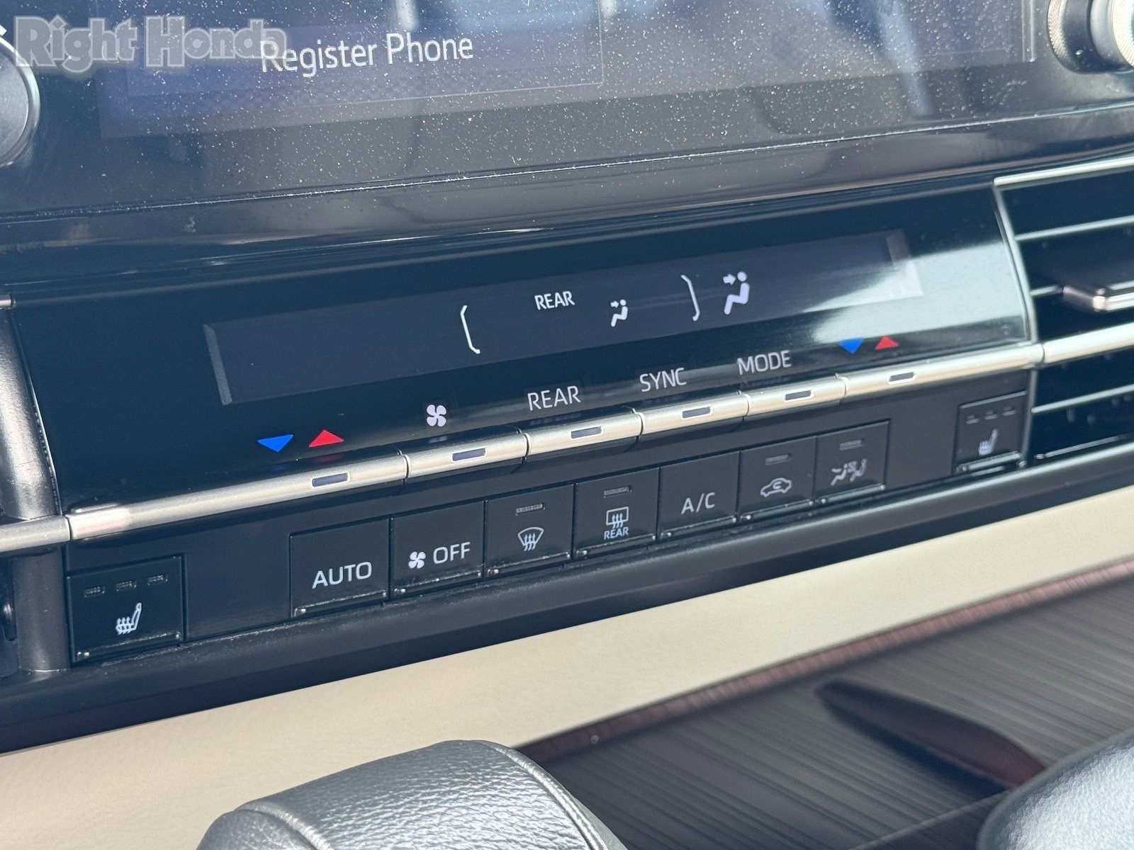 Used 2024 Toyota Sienna XLE image 22