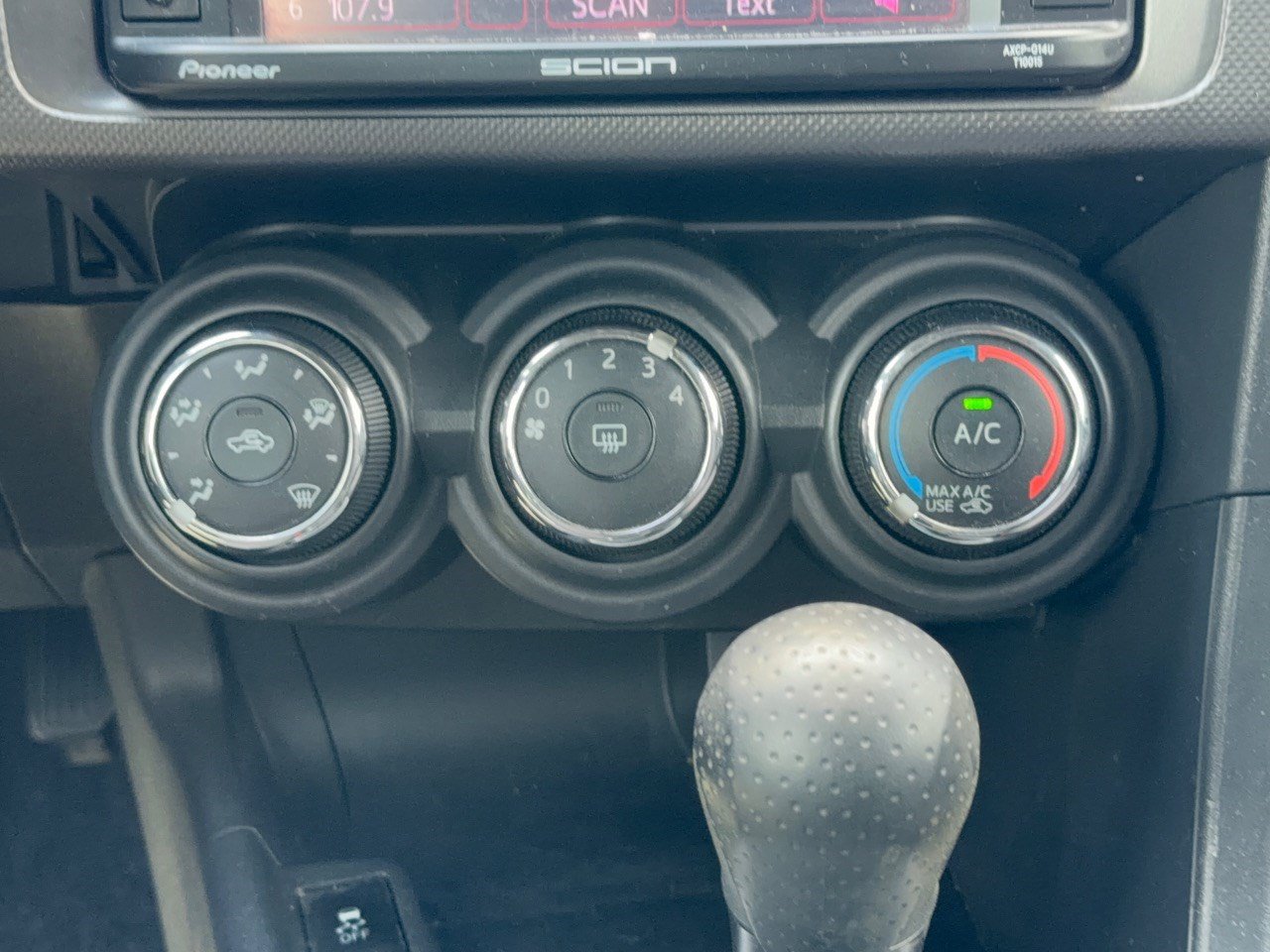 Used 2014 Scion tC FWD image 22