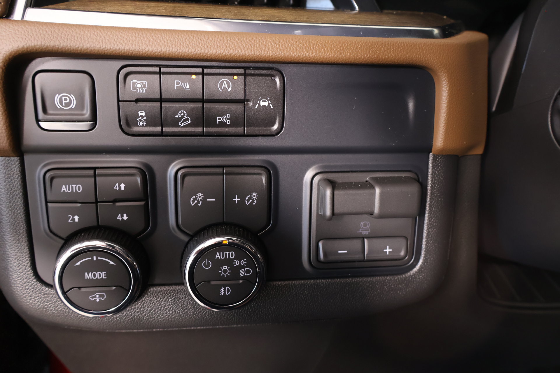 Used 2026 Chevrolet Suburban High Country AWD/4WD image 9