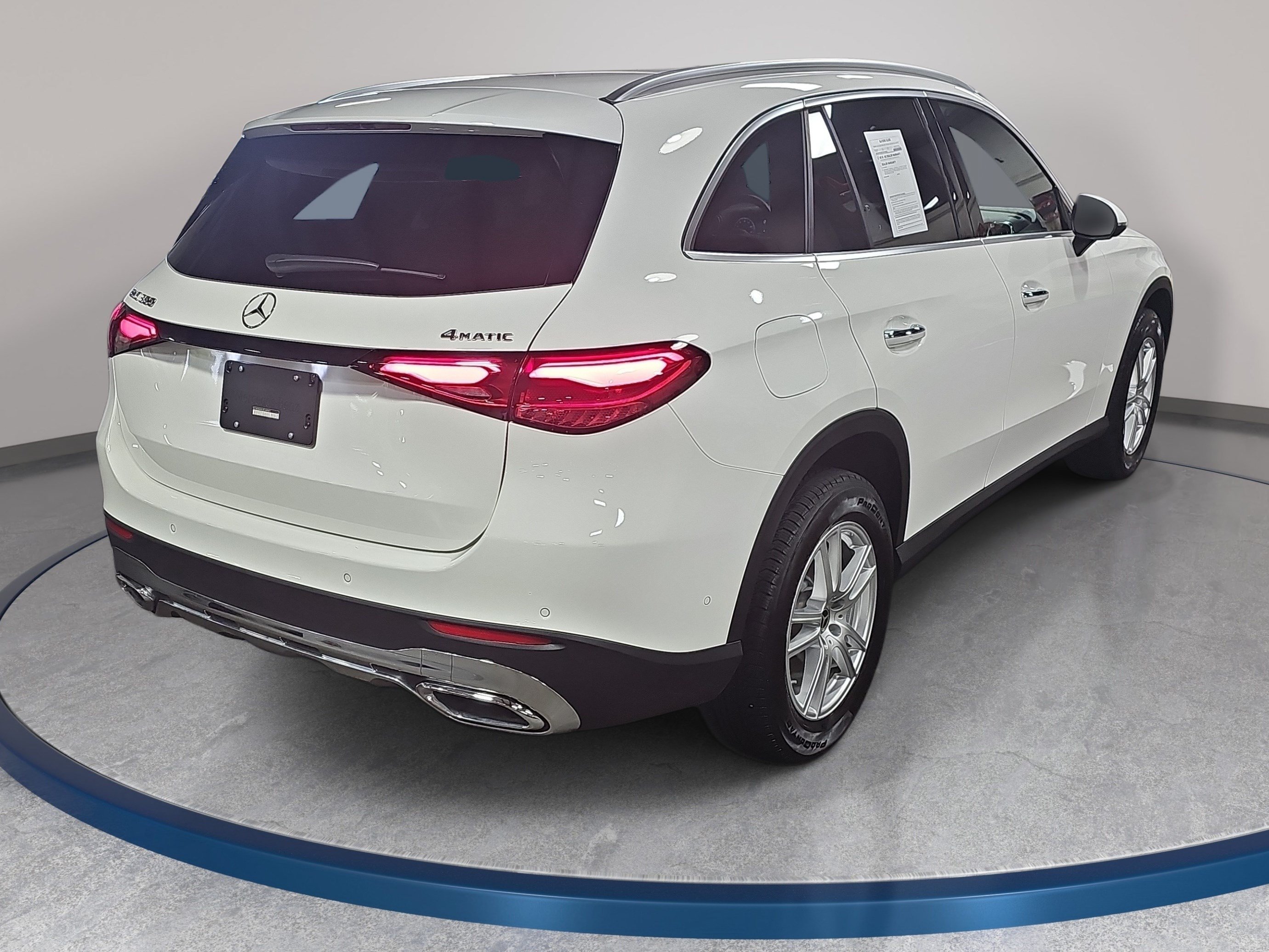 Used 2025 Mercedes-Benz GLC 300 4MATIC image 6