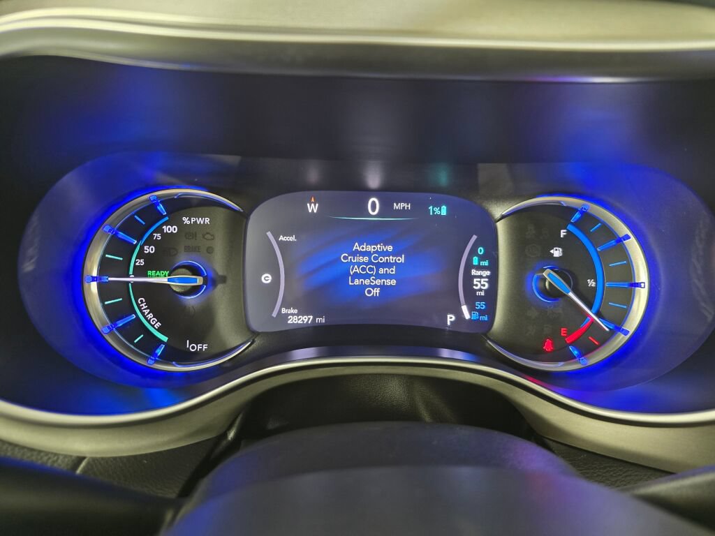 Used 2023 Chrysler Pacifica Limited w/ Uconnect Theater Family Group FWD image 27