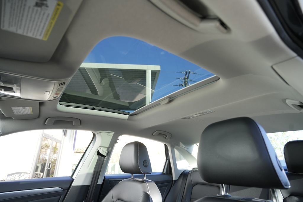 Used 2023 Volkswagen Jetta SE FWD image 16