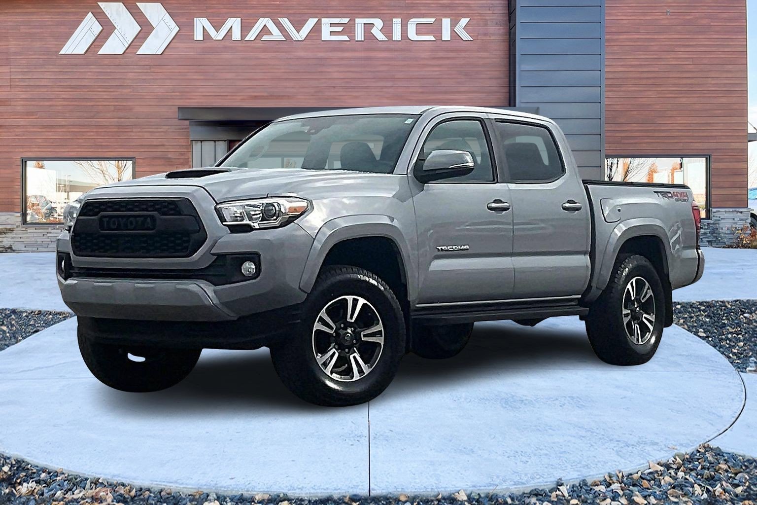 Used 2018 Toyota Tacoma TRD Sport image 3