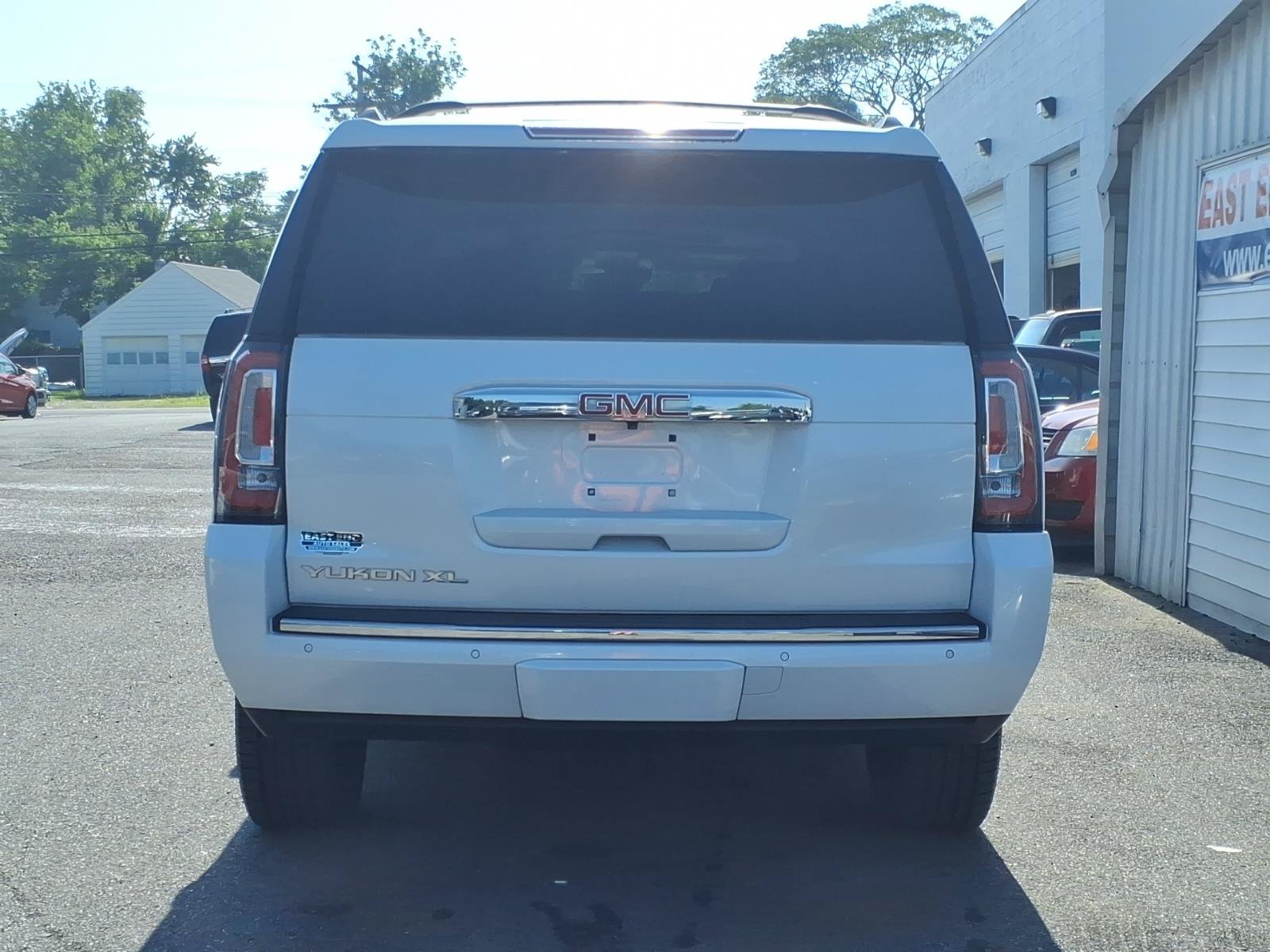 Used 2017 GMC Yukon XL Denali w/ Open Road Package AWD/4WD image 4