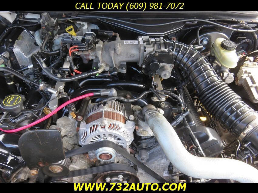 Used 2005 Ford Crown Victoria Police Interceptor RWD image 30