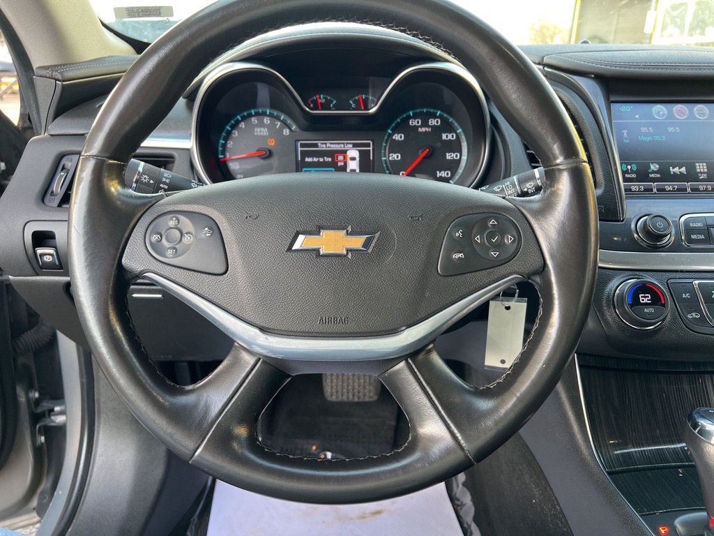 Used 2017 Chevrolet Impala LT FWD image 9