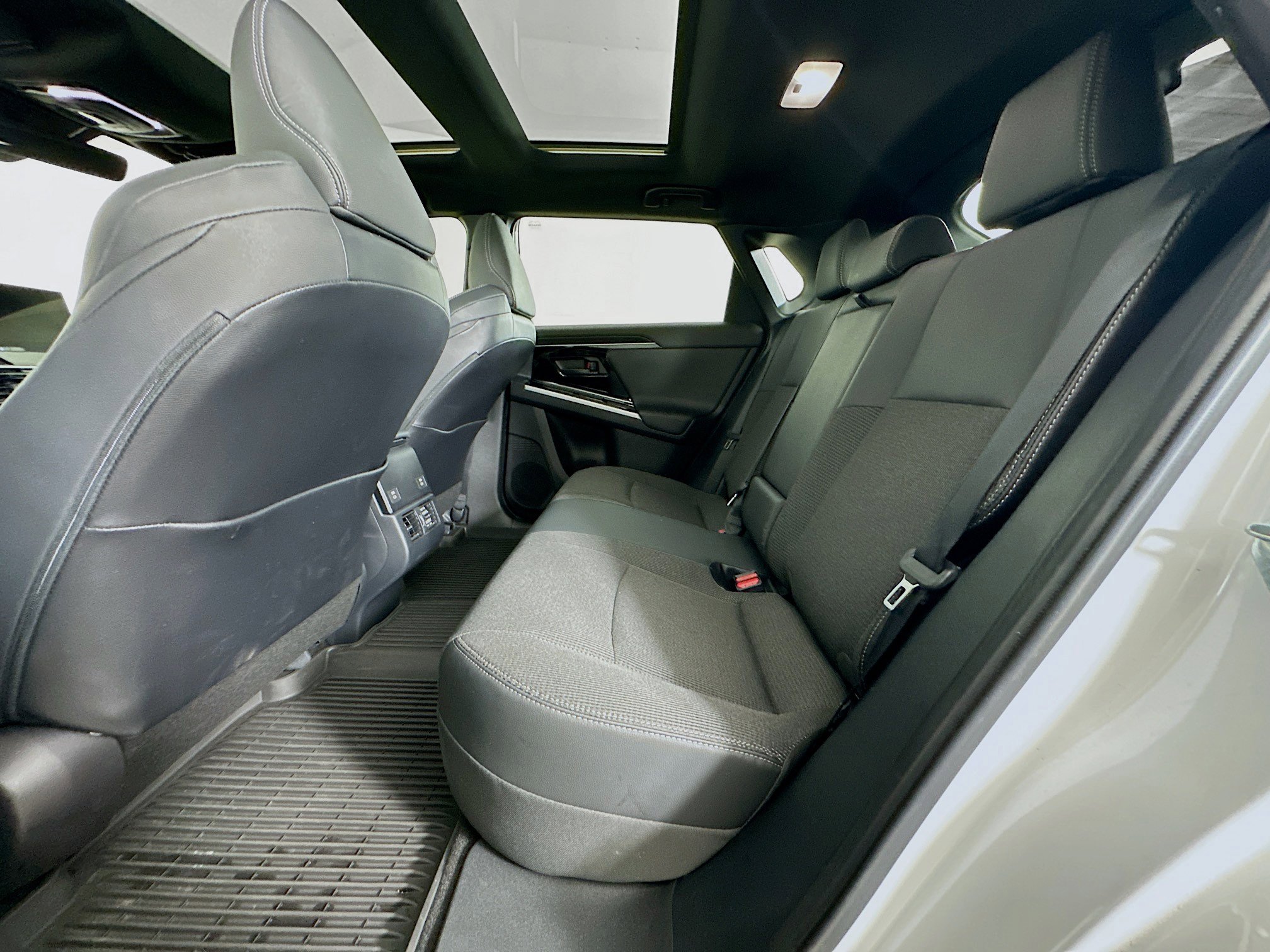 Used 2025 Toyota bZ4X FWD image 27