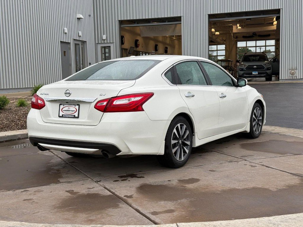 Used 2017 Nissan Altima 2.5 SV w/ Convenience Package FWD image 5