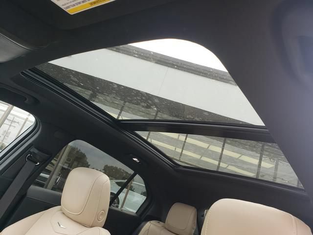 Used 2024 Cadillac XT4 Luxury w/ Cold Weather Package AWD/4WD image 18