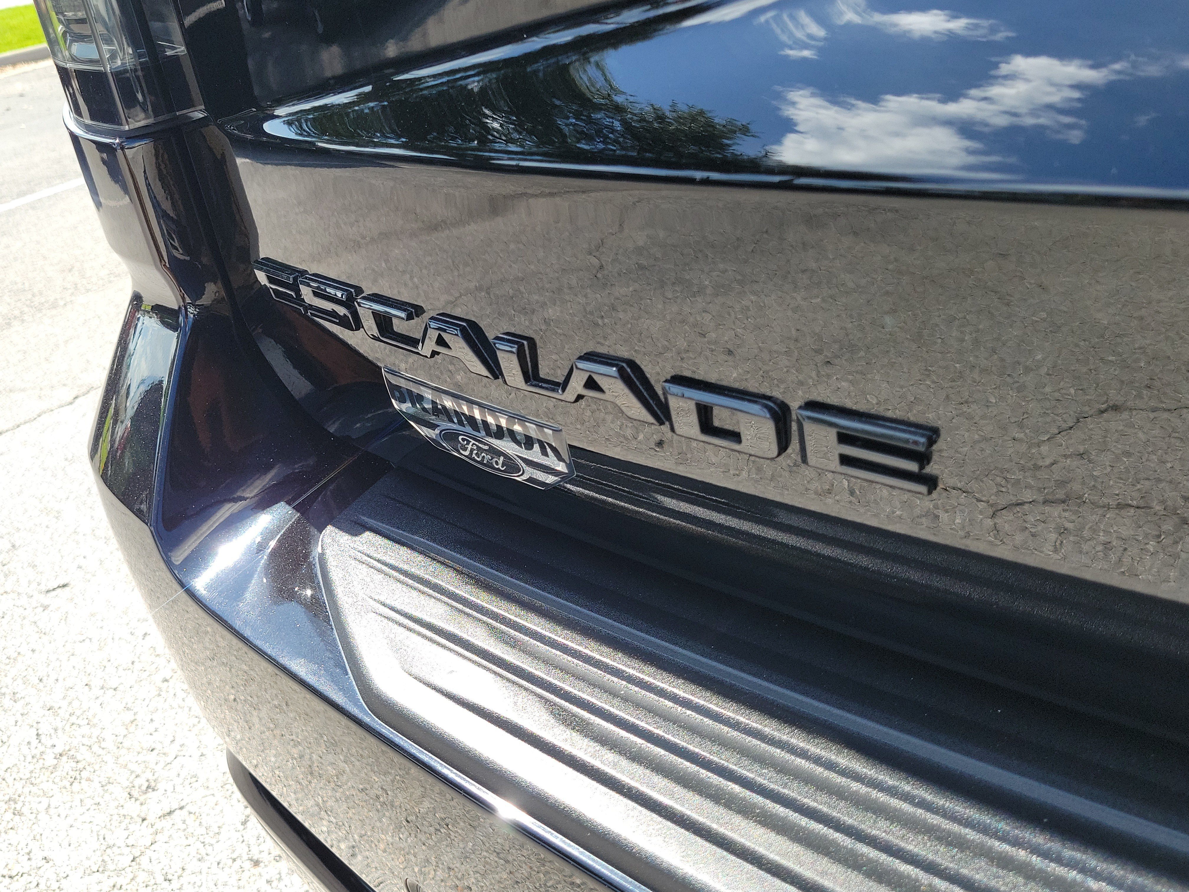 Used 2025 Cadillac Escalade Sport w/ Touring Package AWD/4WD image 9