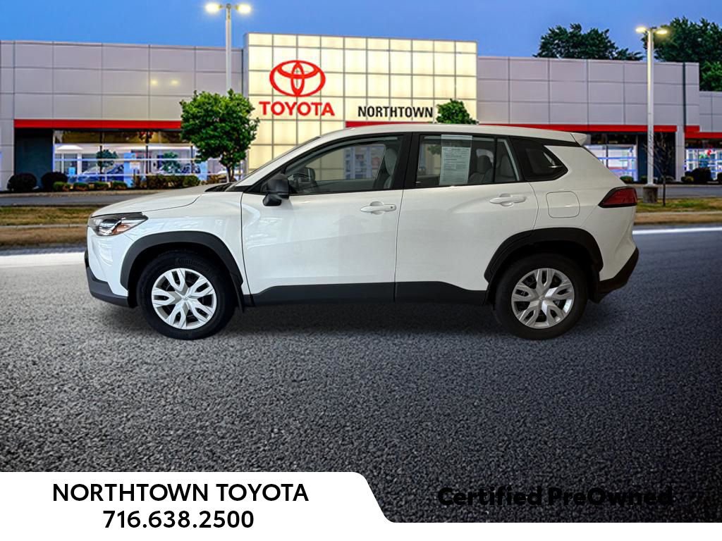 Used 2023 Toyota Corolla Cross L image 2