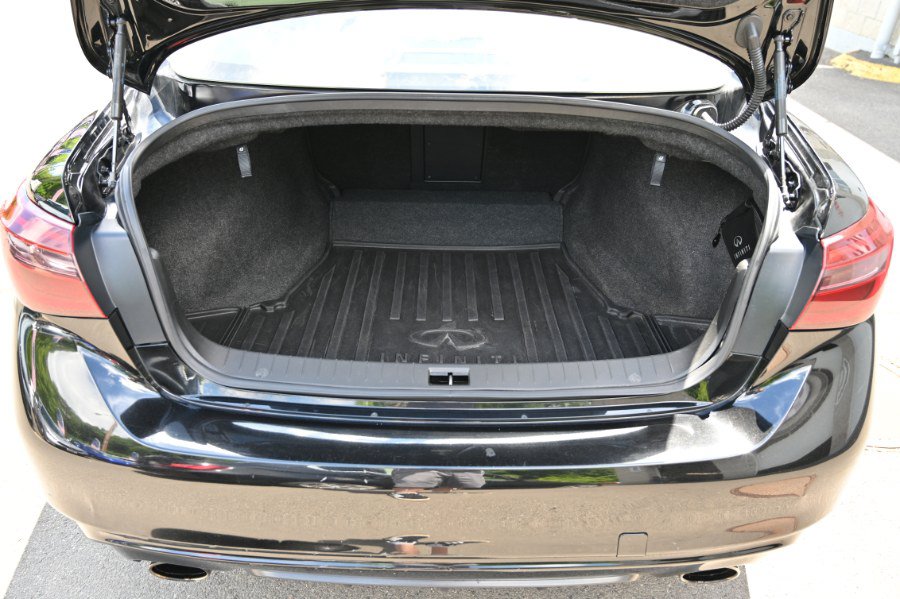 Used 2018 INFINITI Q50 Luxe w/ Essential Package (3.0T Luxe) AWD/4WD image 17