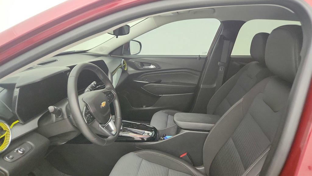 Used 2025 Chevrolet Trax LT w/ Driver Confidence Package FWD image 14