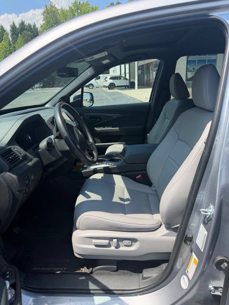 Used 2025 Honda Passport EX-L image 11