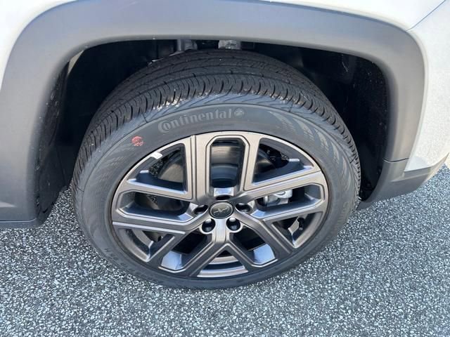 New 2025 Jeep Compass Limited w/ Sun & Sound Group image 33