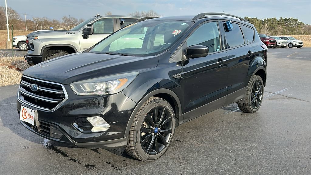 Used 2018 Ford Escape SE w/ SE Sport Appearance Package image 3