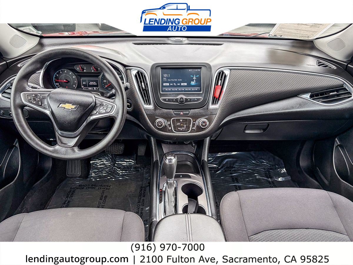 Used 2017 Chevrolet Malibu LT FWD image 11