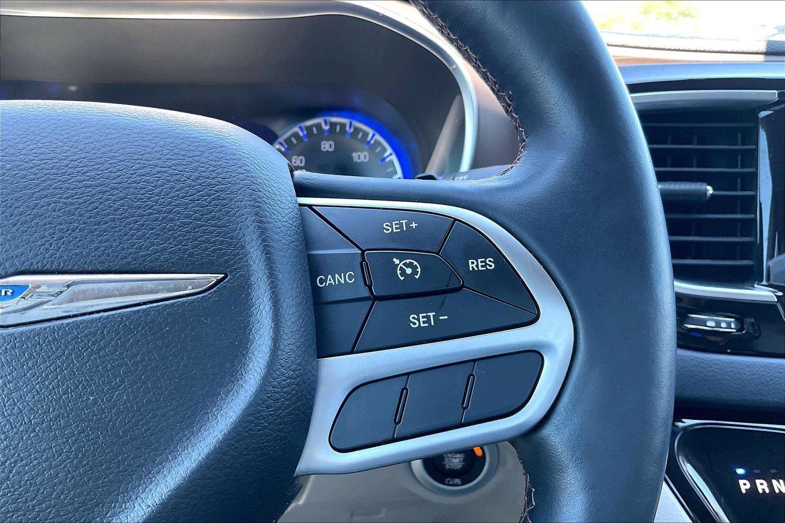 Used 2017 Chrysler Pacifica Touring-L Plus w/ Tire & Wheel Group FWD image 18