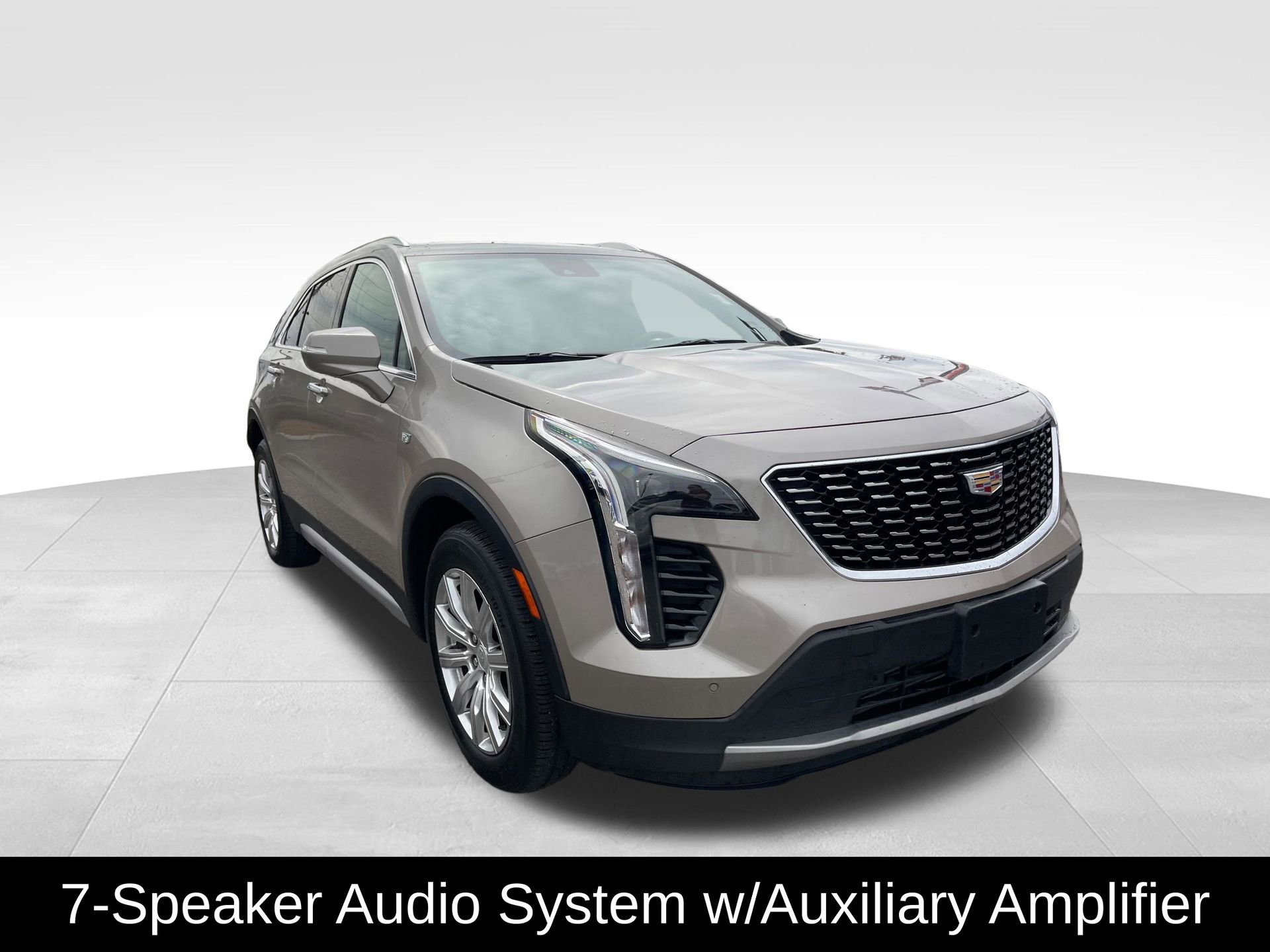 Used 2023 Cadillac XT4 Premium Luxury image 3