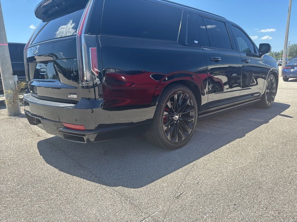 Used 2022 Cadillac Escalade ESV Sport w/ Touring Package AWD/4WD image 3