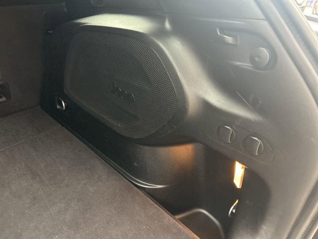 Used 2019 Jeep Cherokee Limited image 35