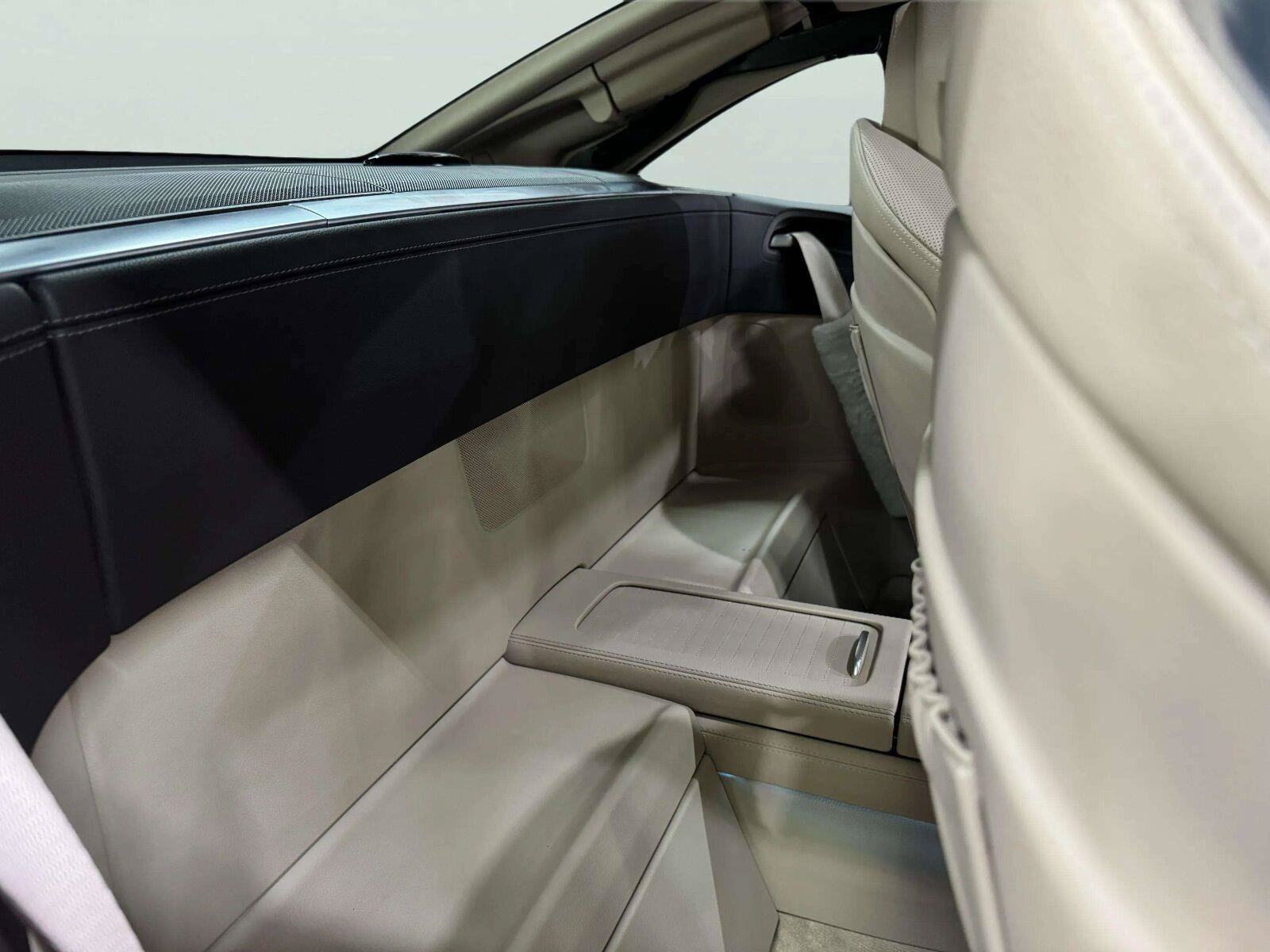 Used 2018 Mercedes-Benz SL 550 image 34