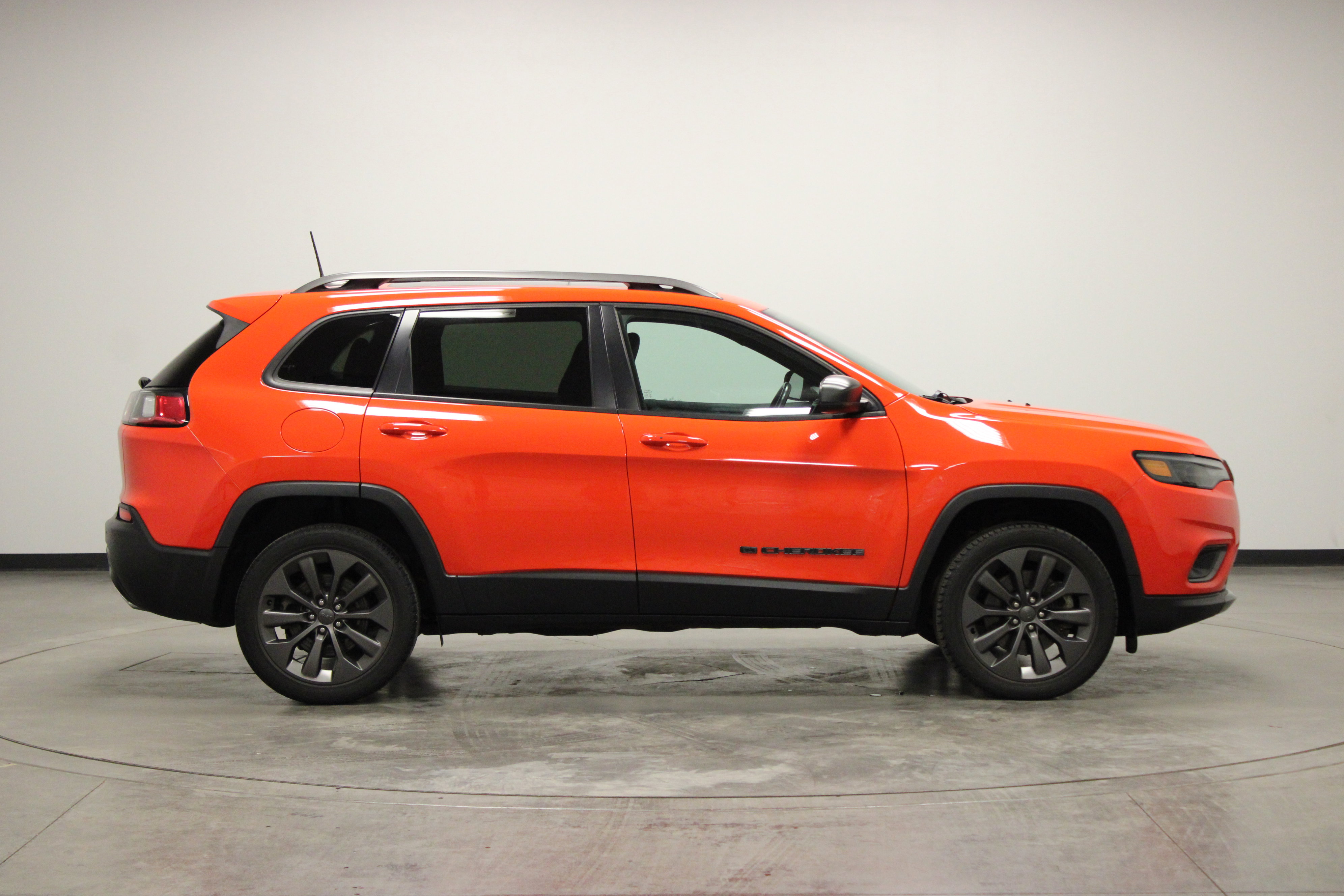 Used 2021 Jeep Cherokee Latitude Lux 80th Anniv w/ Quick Order Package 26U 80TH image 9