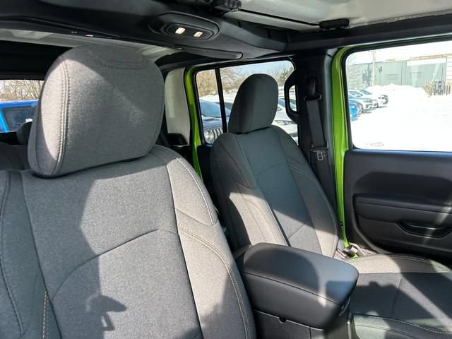 New 2025 Jeep Gladiator Sport AWD/4WD image 32