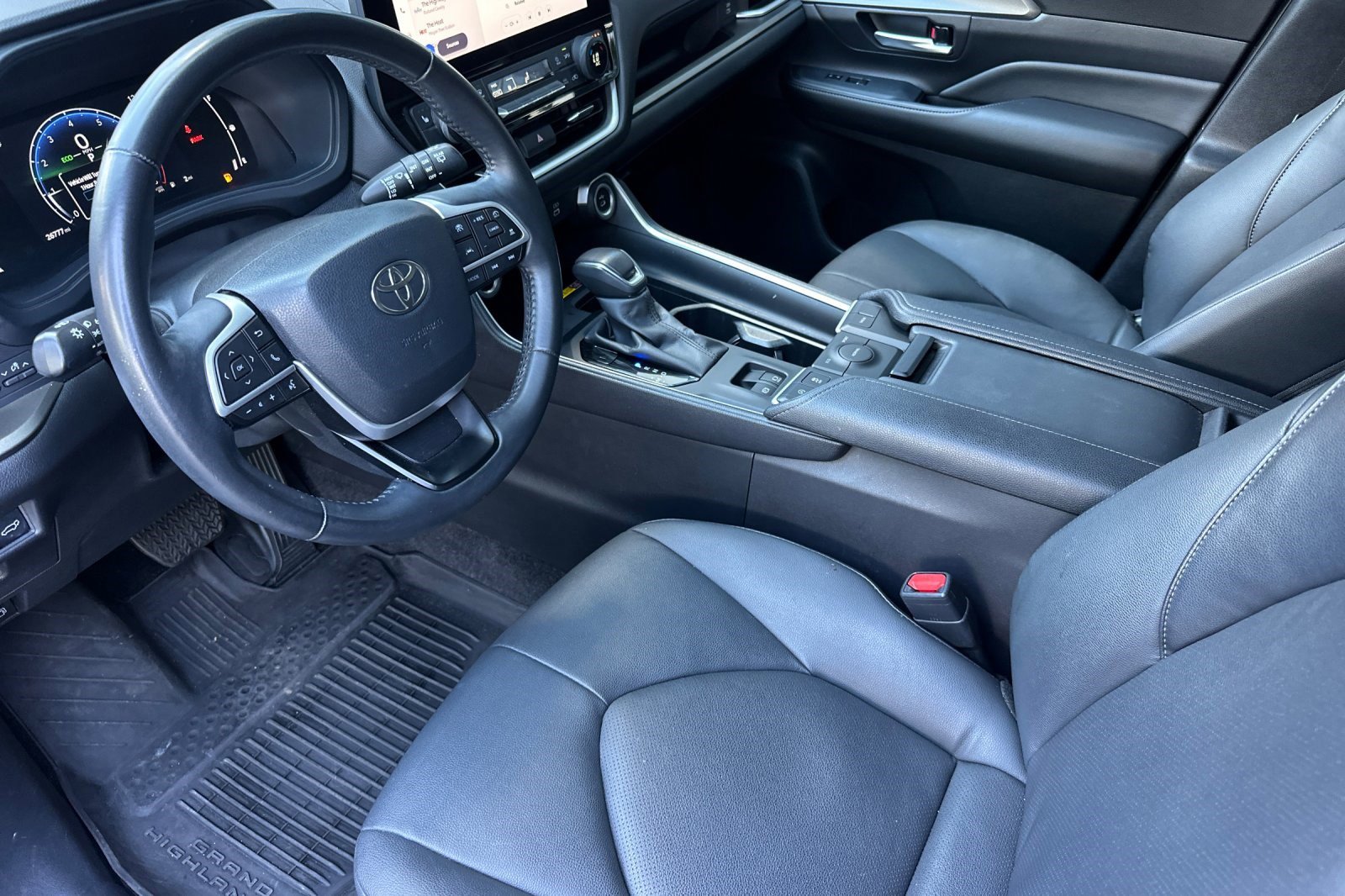 Used 2024 Toyota Grand Highlander XLE FWD image 11