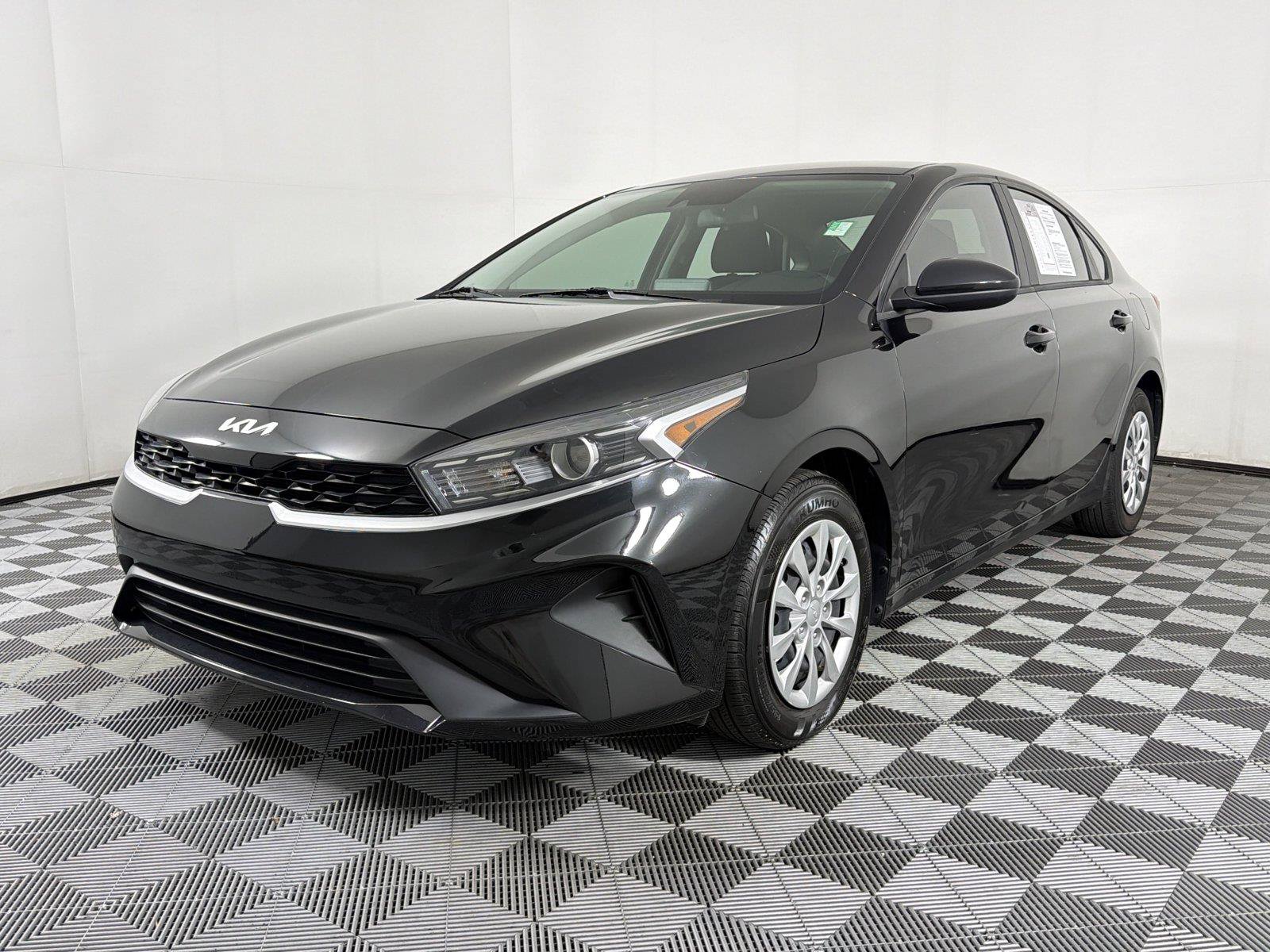Used 2023 Kia Forte LX FWD image 3