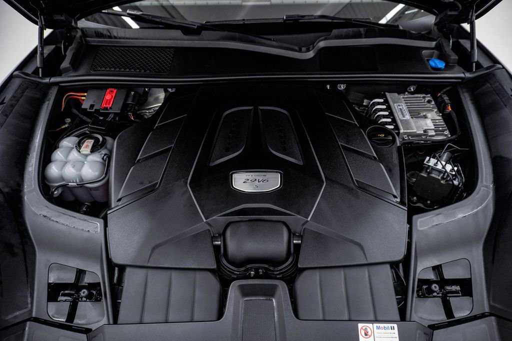 Certified 2023 Porsche Cayenne S Platinum image 27