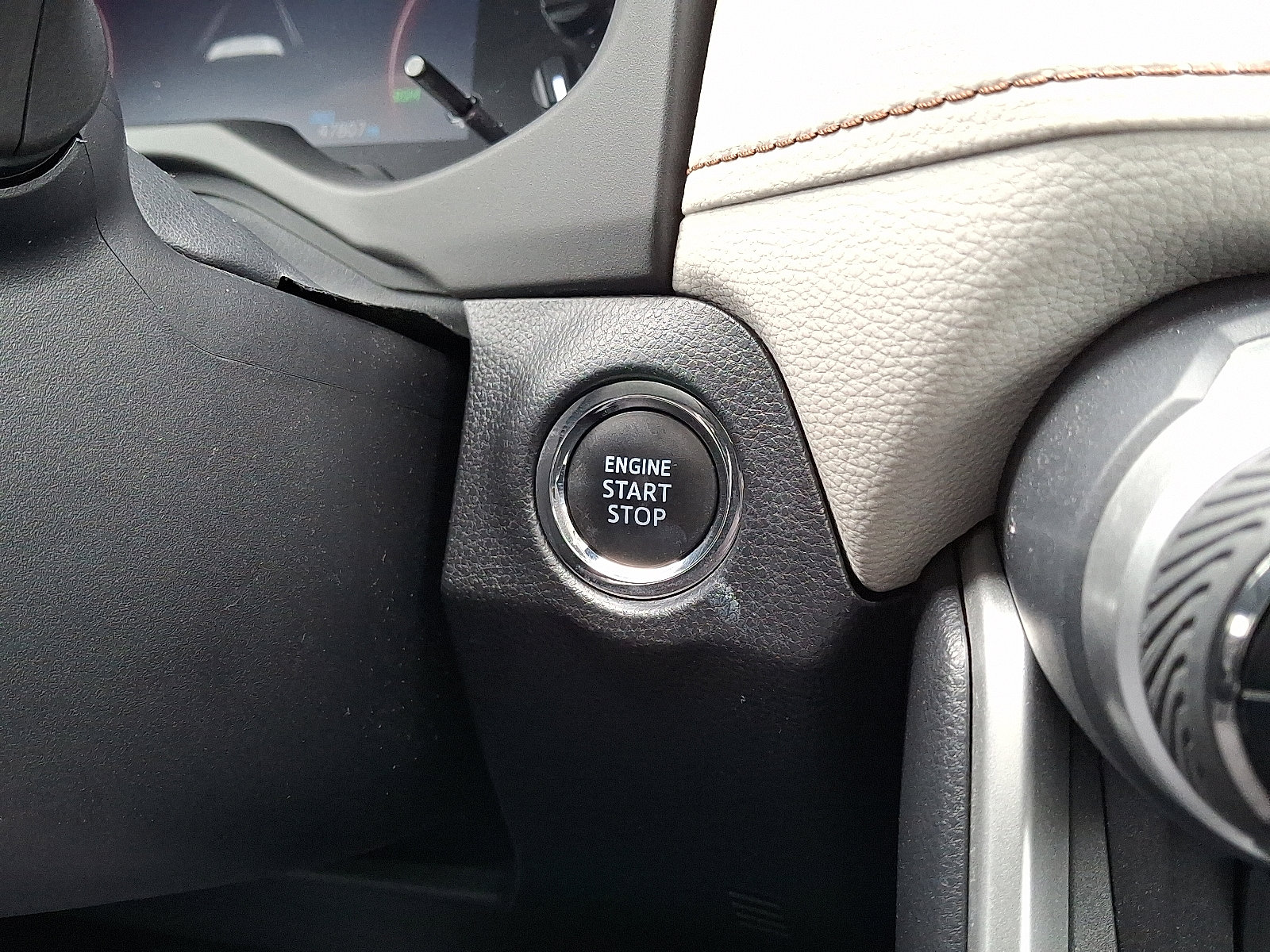 Used 2019 Toyota RAV4 Limited w/ All Weather Liner Package AWD/4WD image 32