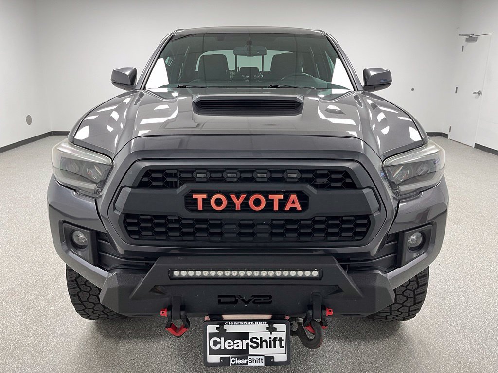 Used 2017 Toyota Tacoma TRD Sport w/ Tow Package (A/T) AWD/4WD image 3