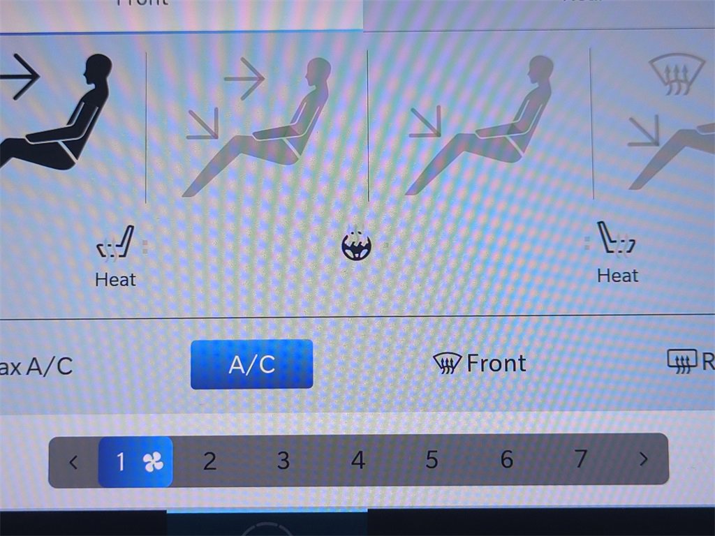 Used 2023 Chrysler Pacifica Touring-L image 24