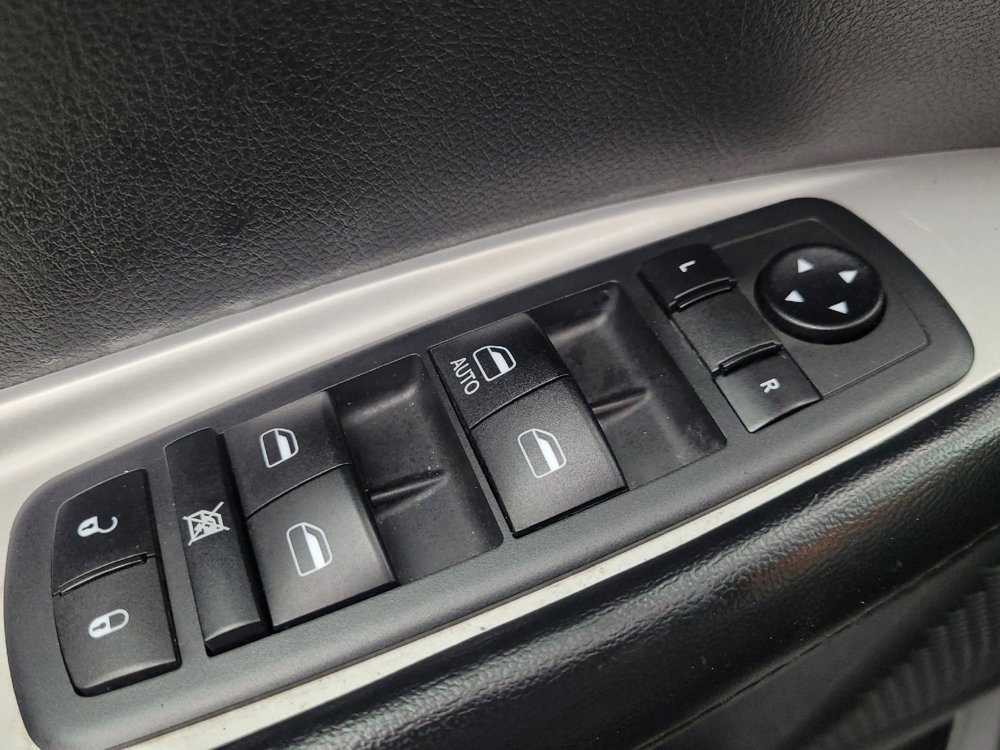 Used 2020 Dodge Journey SE w/ SE Popular Equipment Group FWD image 27