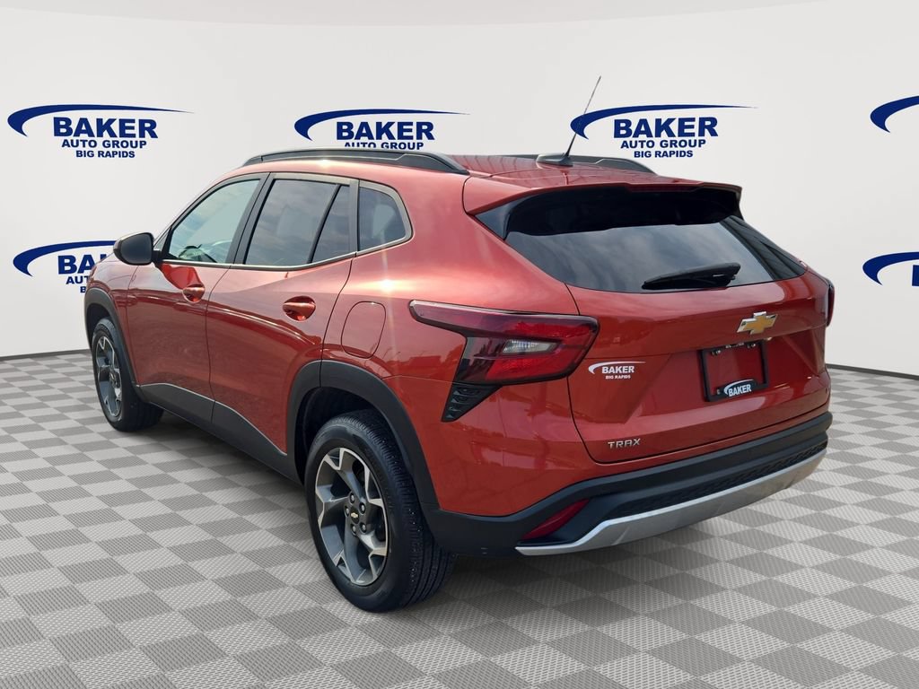 Used 2024 Chevrolet Trax LT w/ Driver Confidence Package FWD image 6